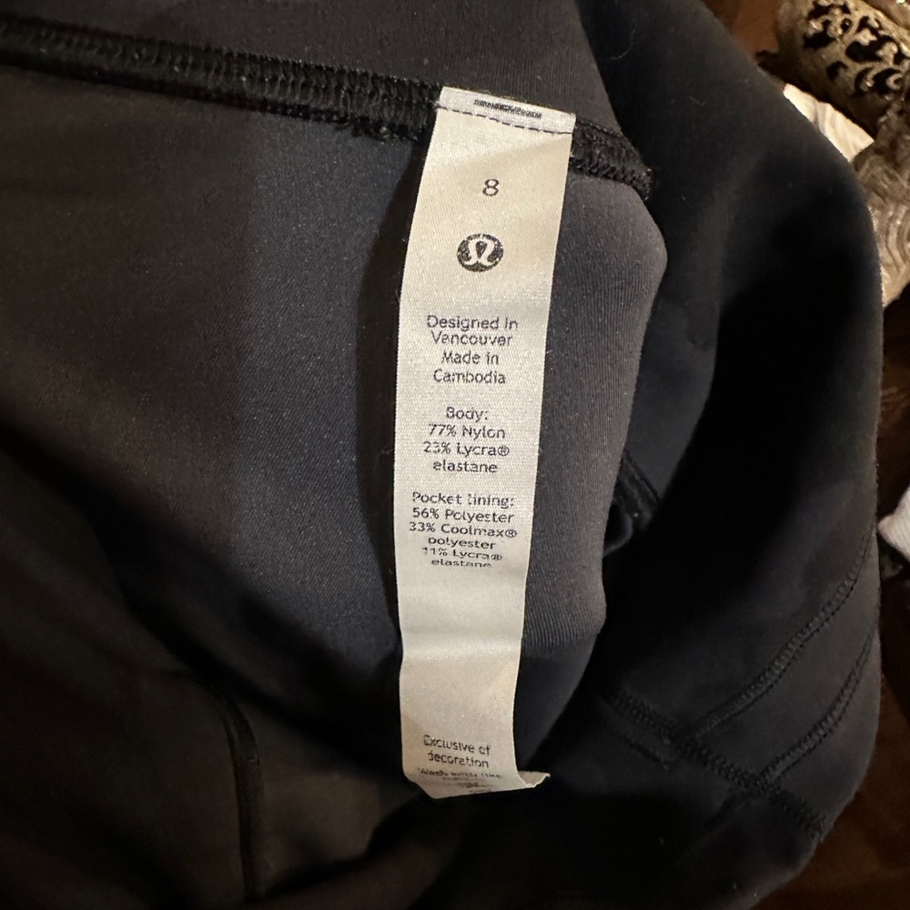 Lululemon - Picture 2 of 4